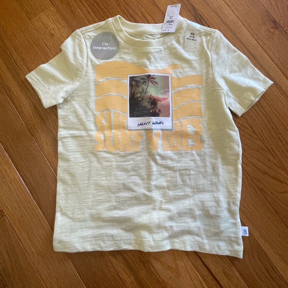 Gap Boys NWT Reflective T-shirt XS 4/5